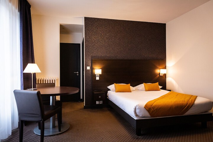 Room 11 of 21