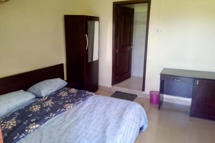 Room 7 of 13