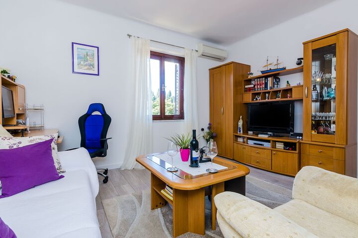 Room 17 of 38