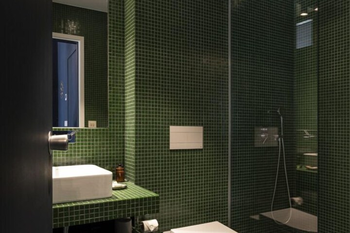 Room 43 of 68
