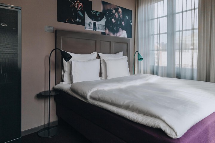 Room 19 of 94