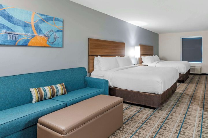 1 King Bed Suite (2 of 11)