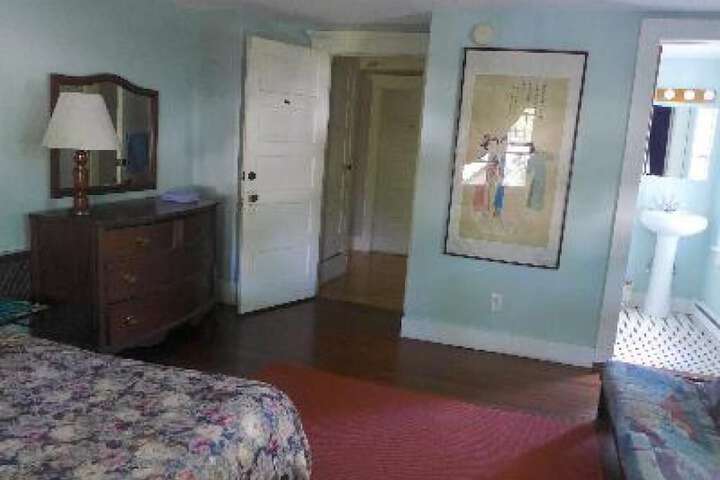 Room 6 of 42