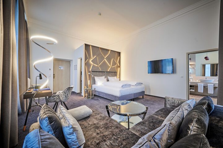 Room 16 of 64