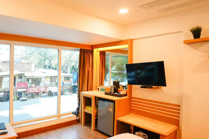 Room 4 of 42