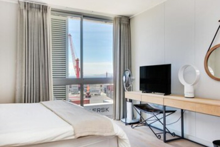 Room 12 of 14