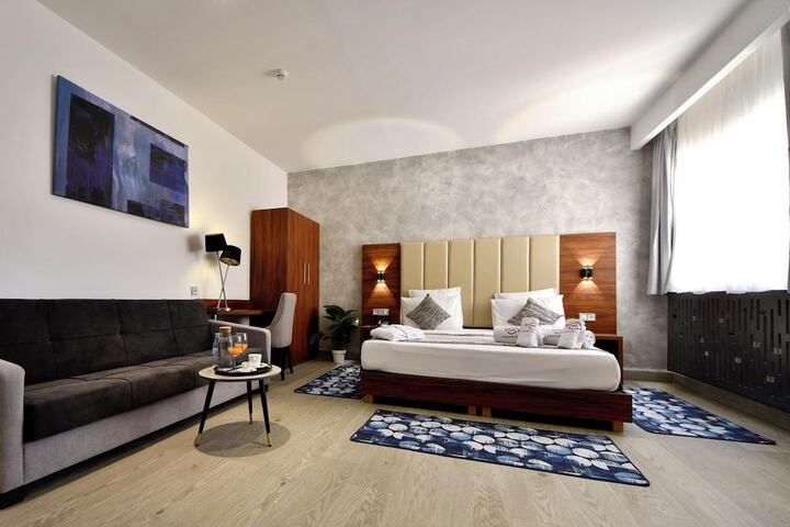 Room 7 of 28