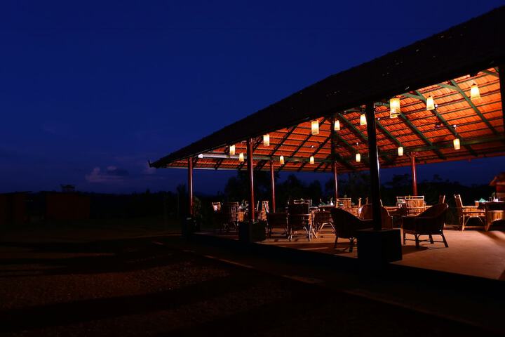 Dining 40 of 59