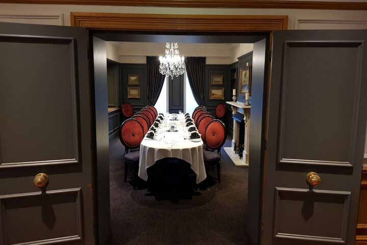 Ballroom/Hall 124 of 190