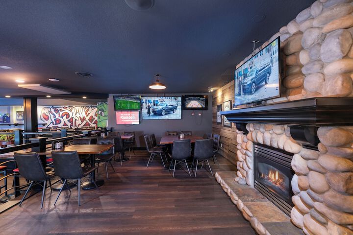 Lounge 106 of 152