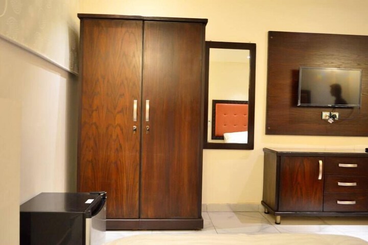 Room 12 of 26
