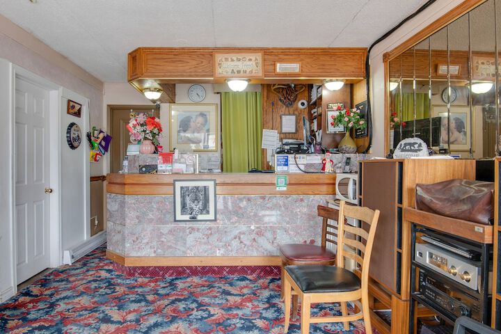 Falls Inn Near Casino Niagara By OYO in Niagara Falls, ON