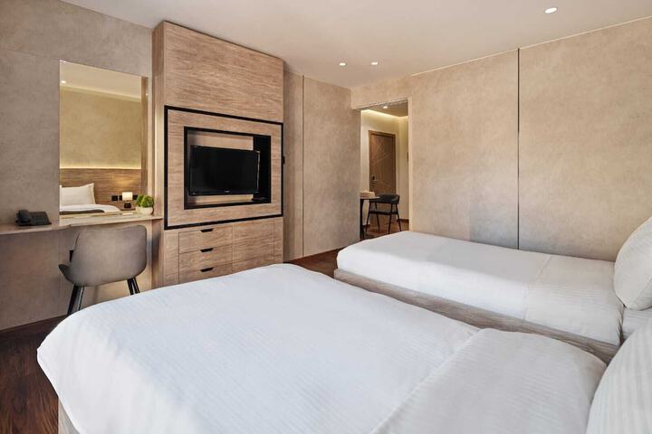 Room 4 of 33