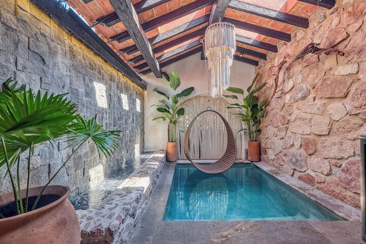 Pool 185 of 270
