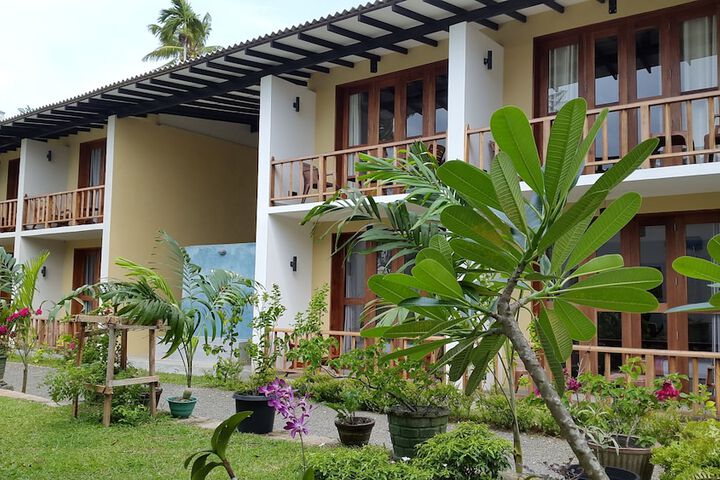 Hotel Exterior 51 of 63