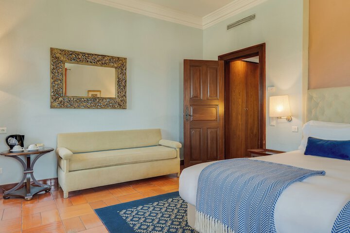 Room 11 of 73