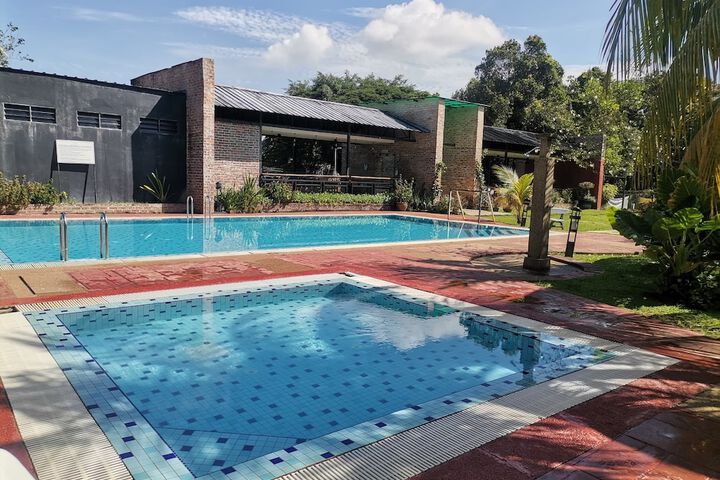 Pools & Facilities
