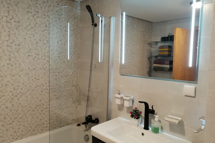 Room 16 of 38