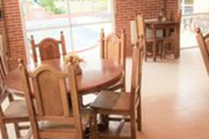 Dining 19 of 22