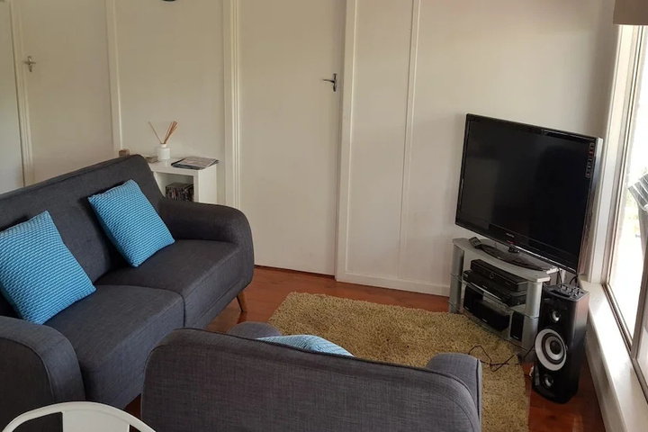 Room 2 of 10