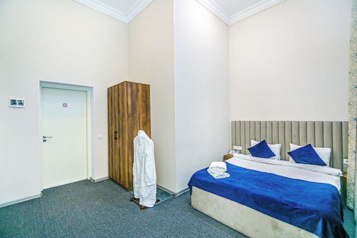 Room 6 of 79
