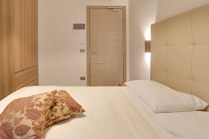 Room 13 of 71