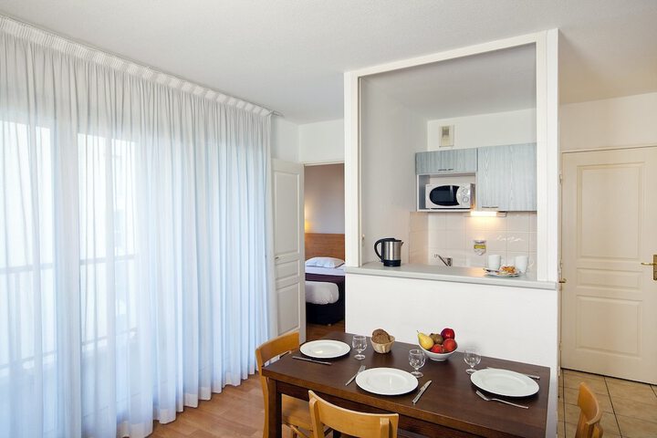 Room 14 of 28