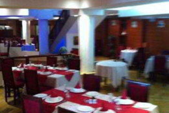 Dining 9 of 19