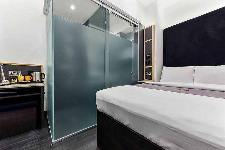 Room 15 of 37