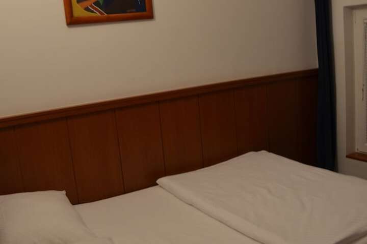 Room 14 of 101