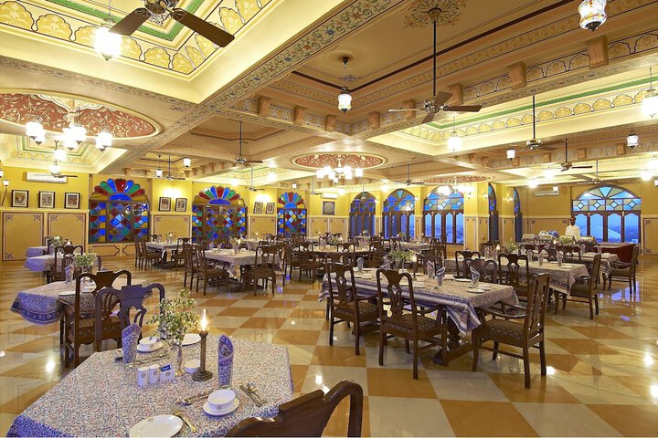 Dining 40 of 63