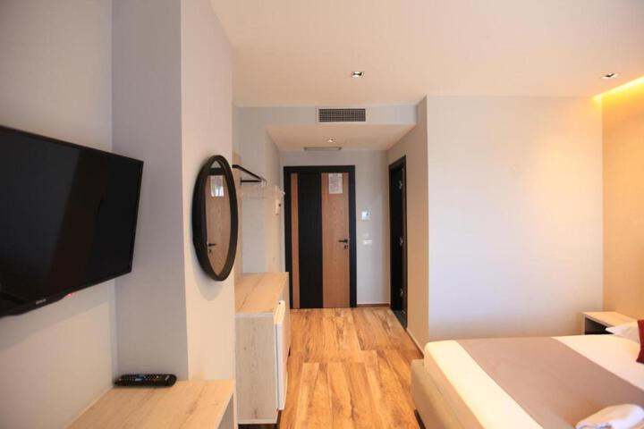 Room 85 of 143