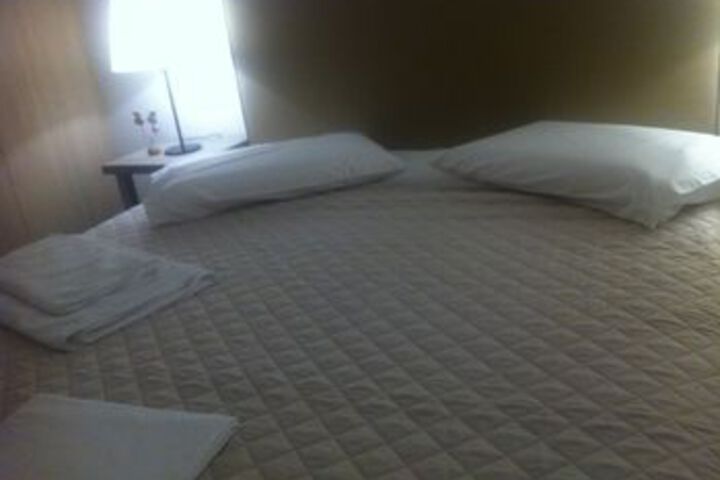 Room 13 of 22