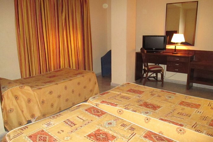 Room 8 of 37