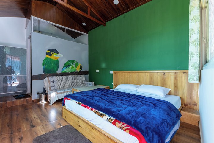 Room 10 of 33