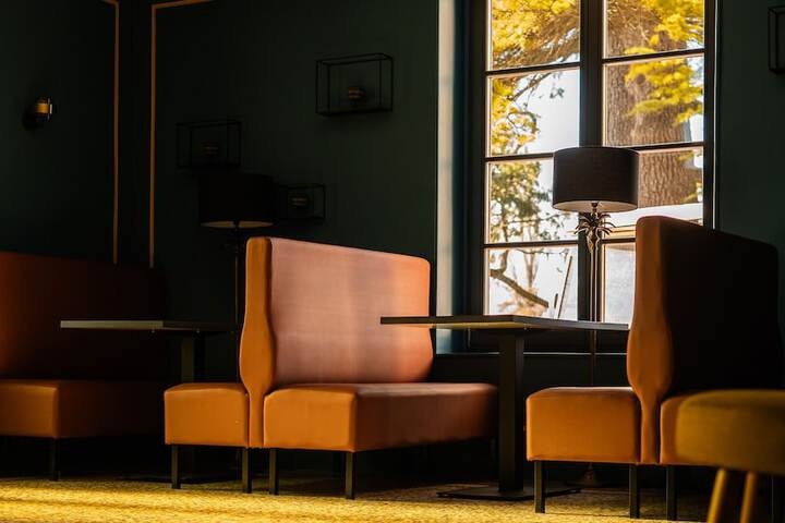 Lounge 70 of 74