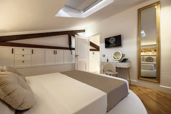 Room 72 of 178