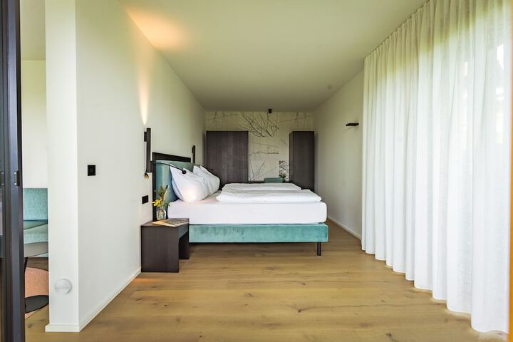 Room 11 of 33