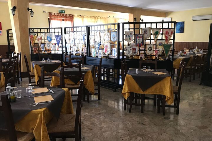Dining 8 of 11