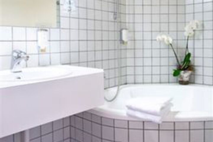 Room 6 of 45