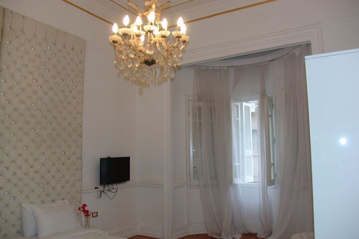 Room 12 of 25