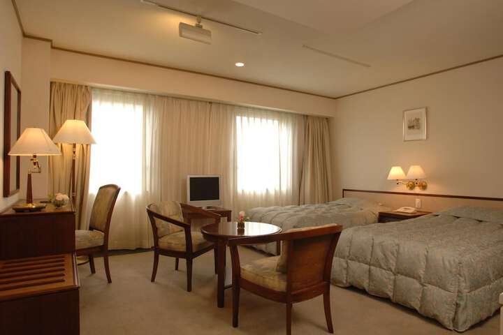 Room 12 of 26