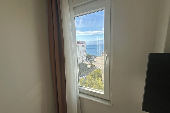 Room 70 of 171