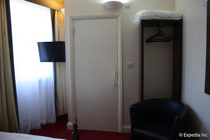 Room 40 of 69