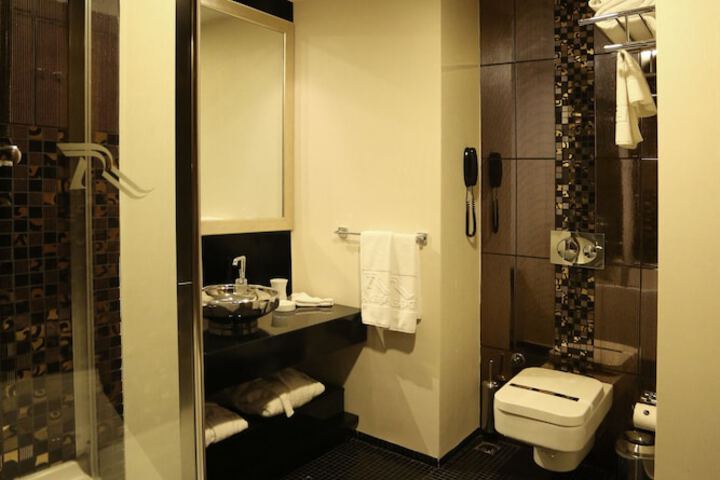 Room 30 of 52