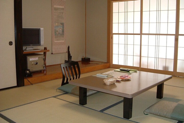 Room 6 of 22