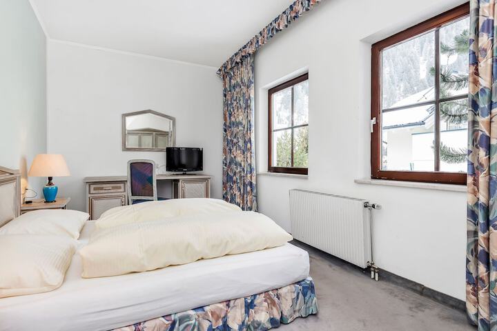 Room 6 of 26
