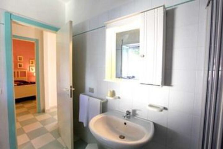 Room 4 of 35