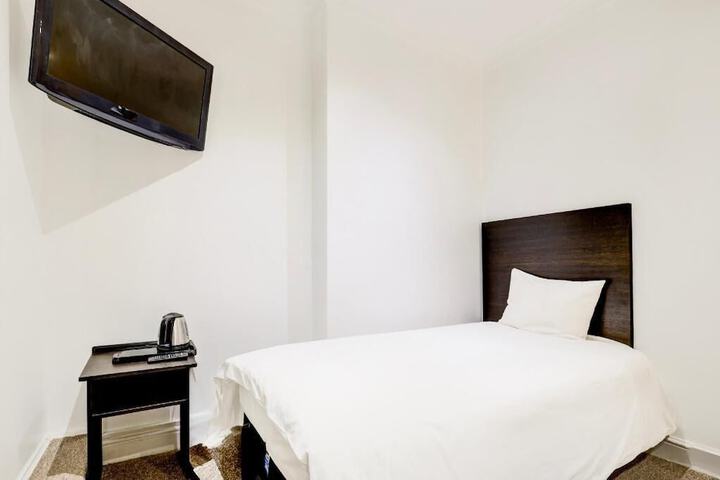 Room 3 of 37