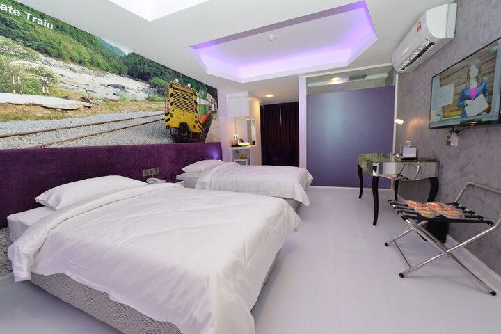 Room 6 of 34